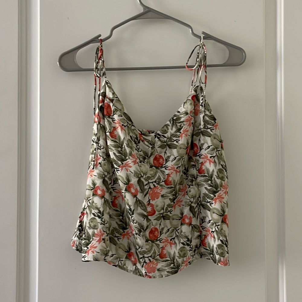 Patterned tank